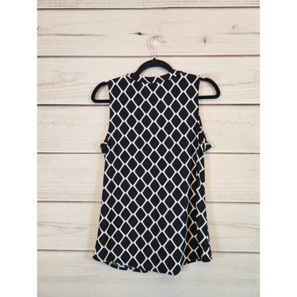 I-N-C Women's Black White Geometric Print Sleeveless V-Neck Blouse Petite Medium - Picture 2 of 5